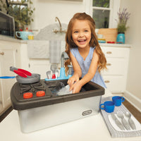Load image into Gallery viewer, Pretending to wash dishes helps kids gain a sense of responsibility
